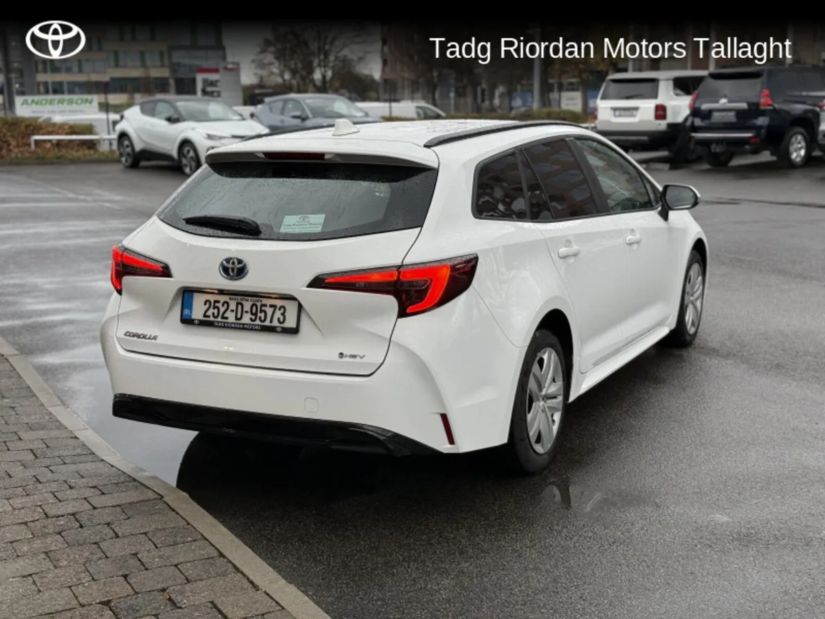 Toyota Corolla HYBRID VAN - Image 2