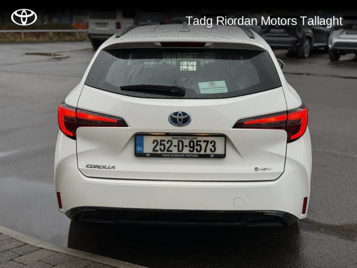 Toyota Corolla HYBRID VAN - Image 4