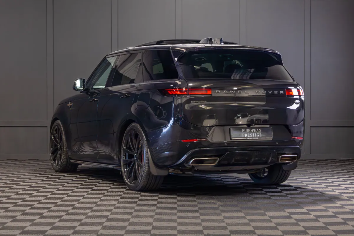 2023 Range Rover Sport P440e Dynamic *Pan Roof - Image 4