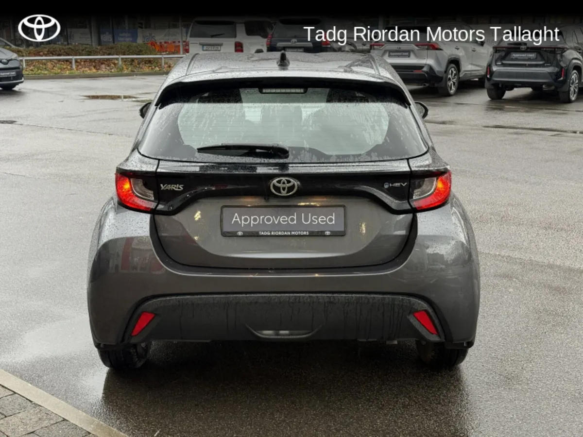 Toyota Yaris YARIS HYBRID 1.5 LUNA - Image 4