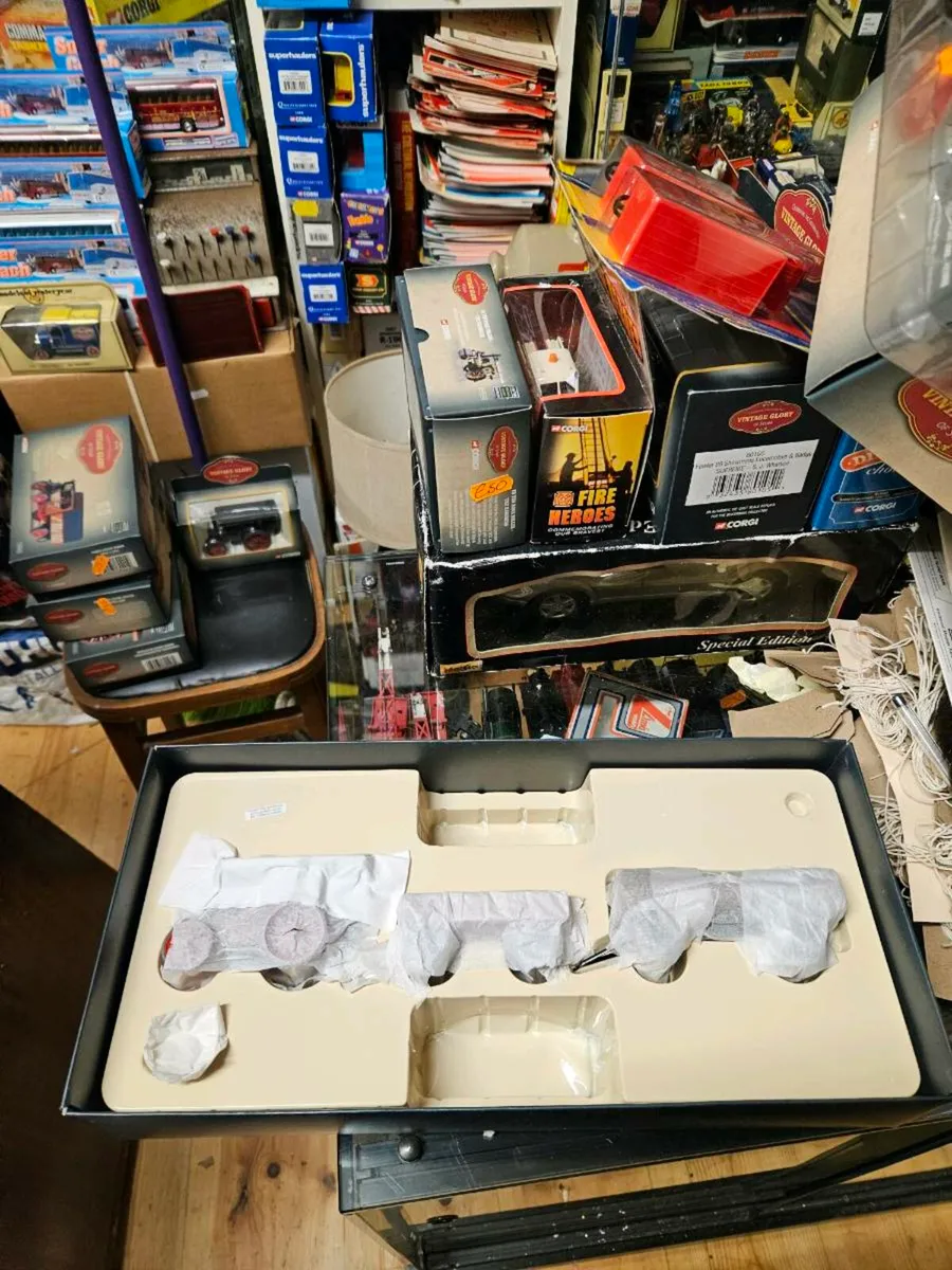 Corgi Steam Traction Engine and Trailers 1.50 - Image 2