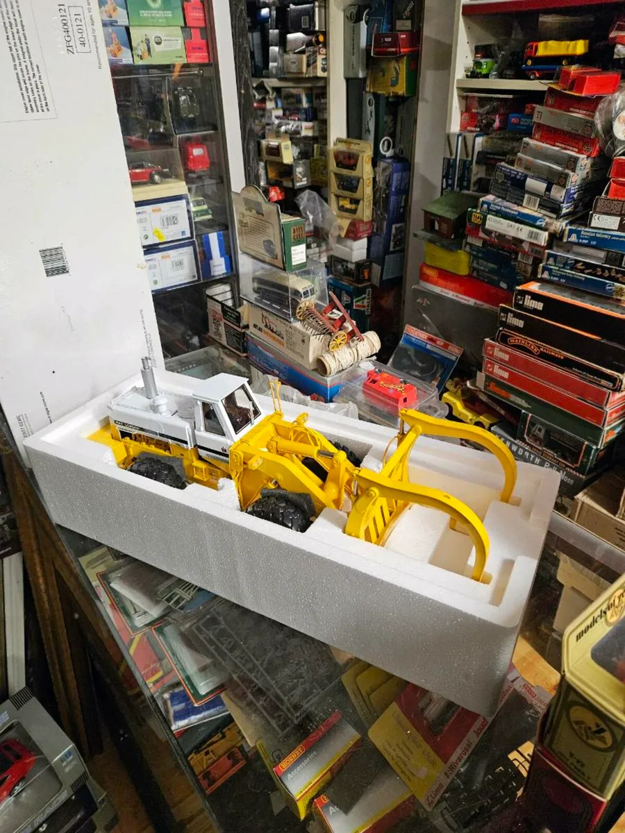 Corgi First Gear International Harvester Log Loade - Image 4