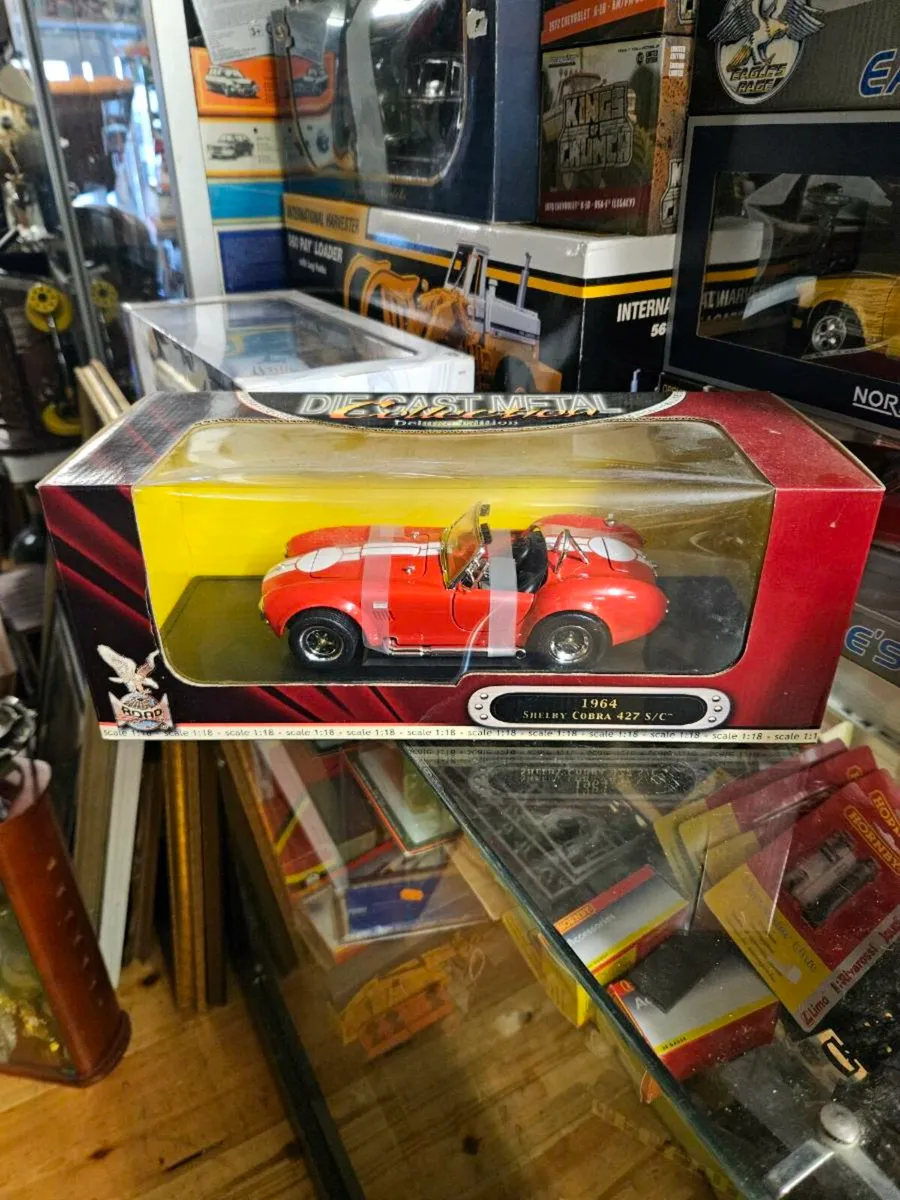 Corgi Road Signature Shelby Cobra 1.18 - Image 1