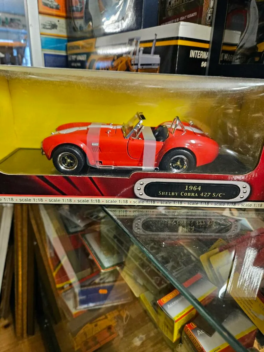 Corgi Road Signature Shelby Cobra 1.18 - Image 2