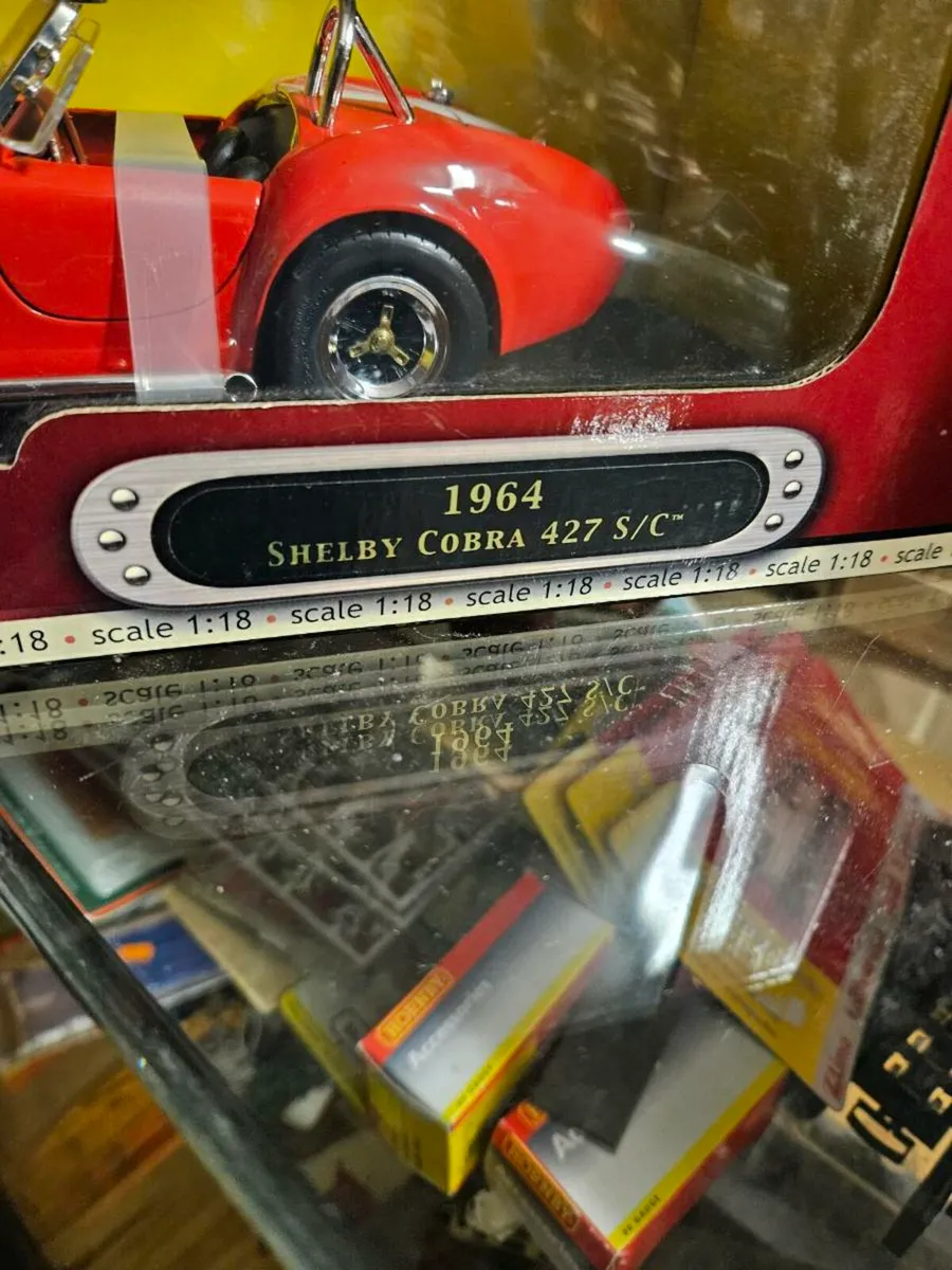 Corgi Road Signature Shelby Cobra 1.18 - Image 3