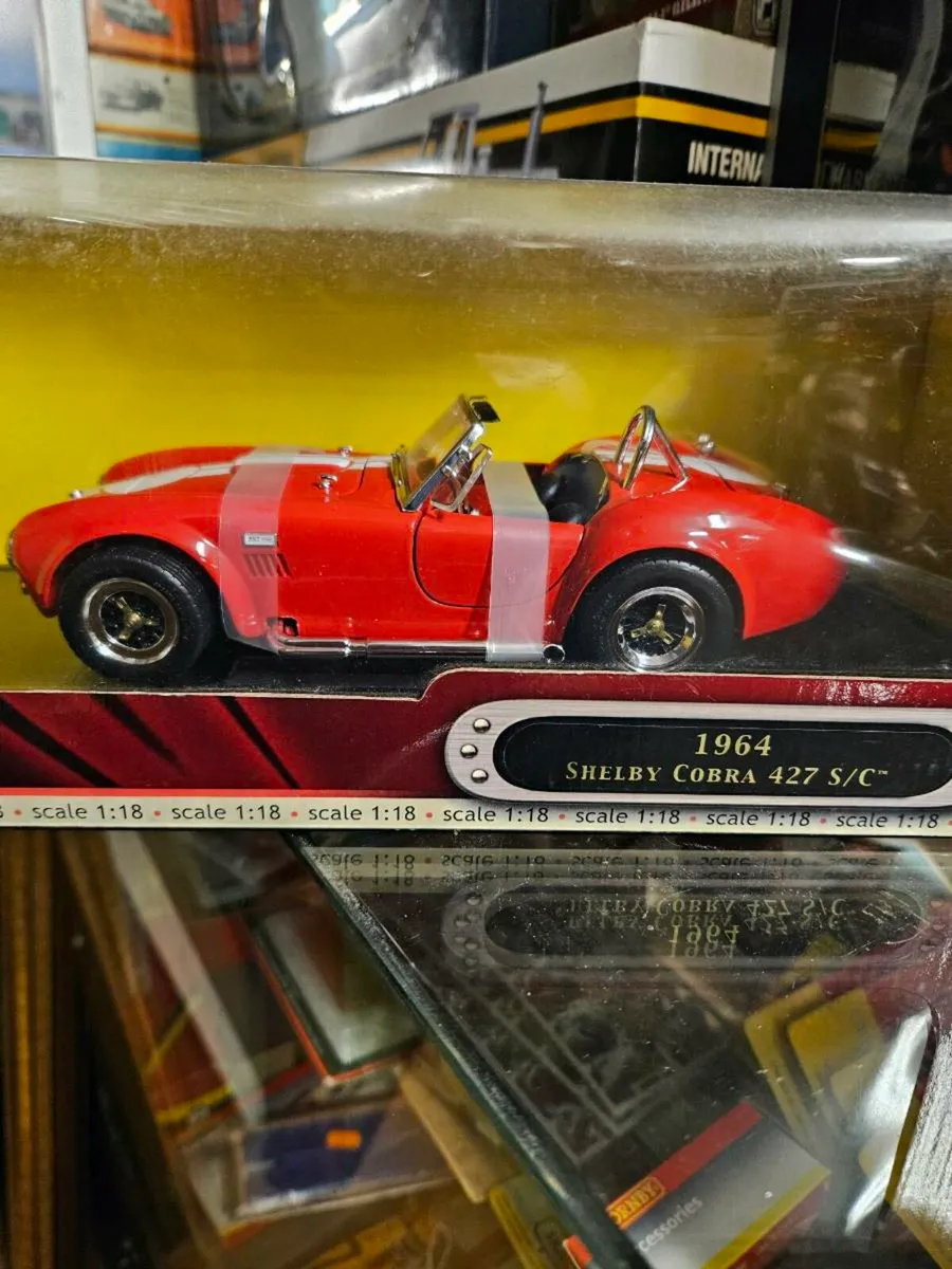 Corgi Road Signature Shelby Cobra 1.18 - Image 4