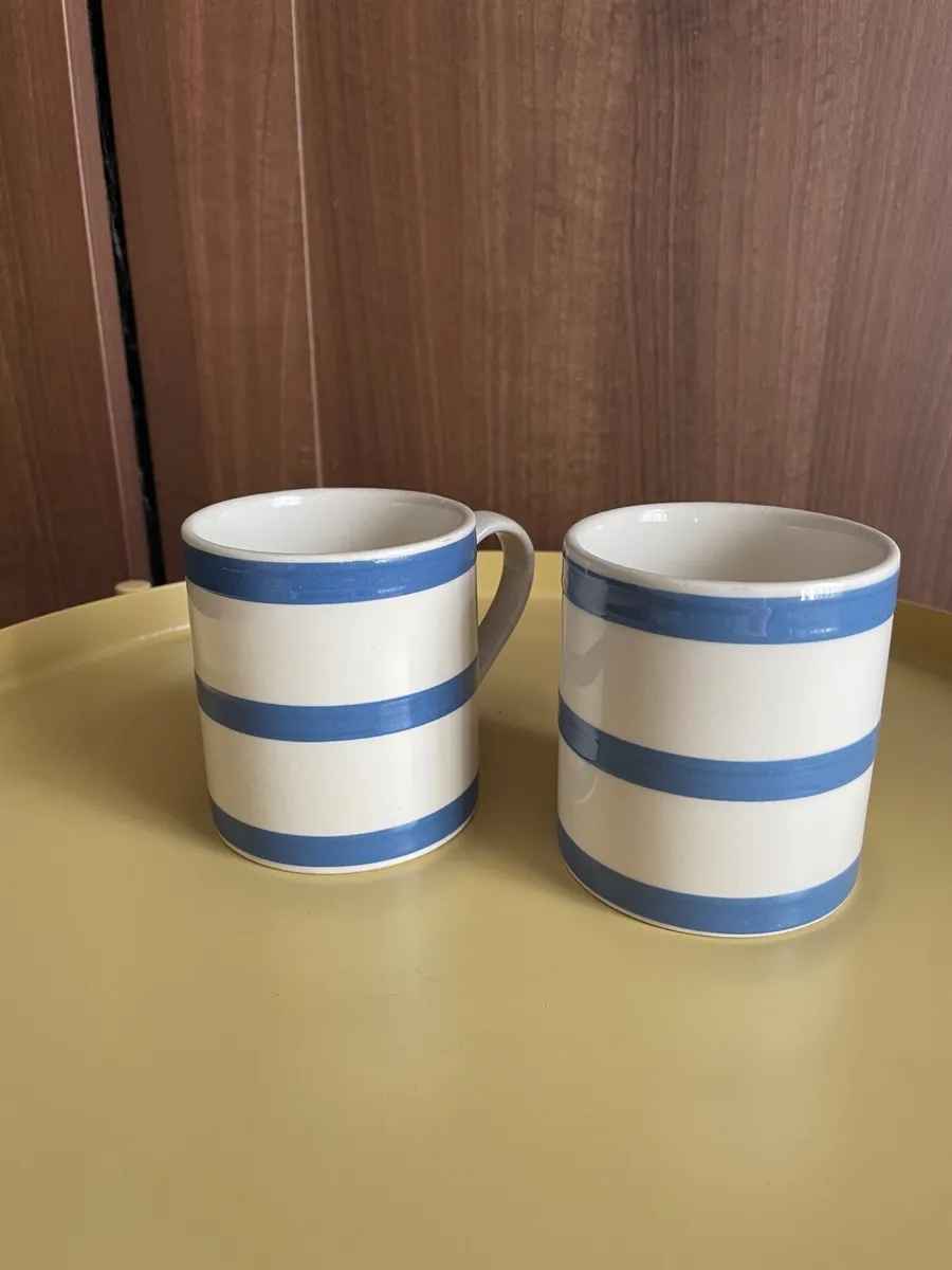 Vintage Carrigaline pottery mugs - Image 1