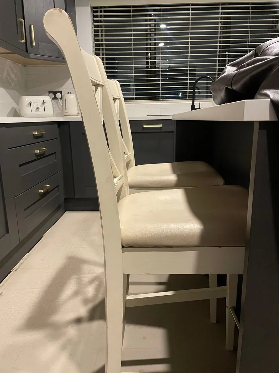 Island/ bar stools - Image 2