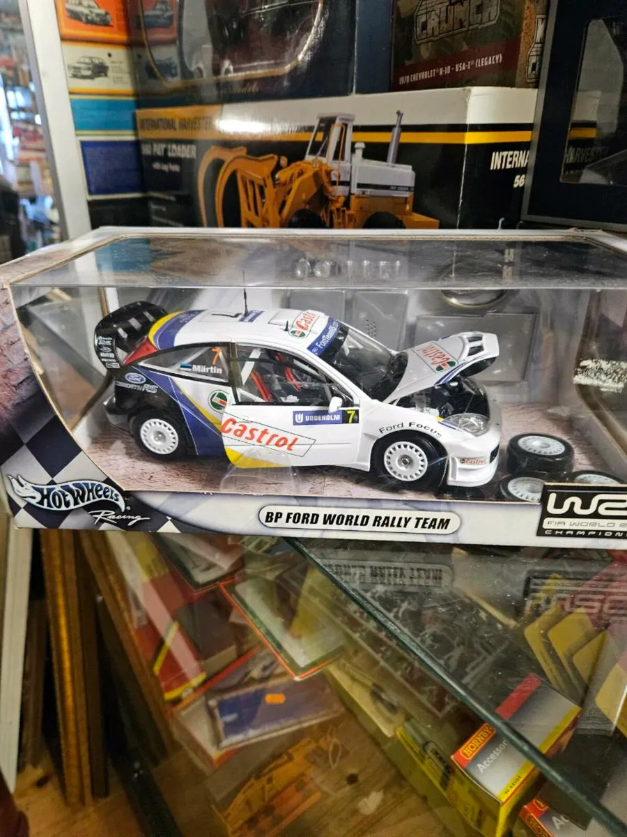 Corgi Hotwheels Ford Focus Rally 1.18 - Image 2