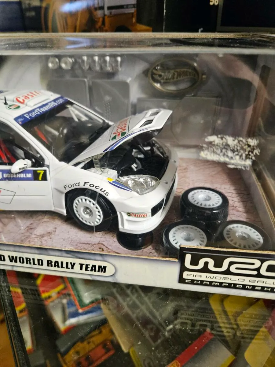 Corgi Hotwheels Ford Focus Rally 1.18 - Image 4