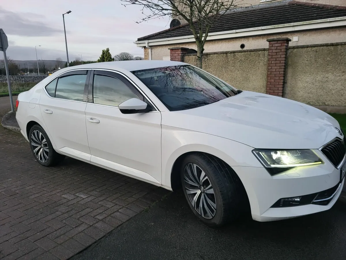 Skoda Superb 2018 - Image 4