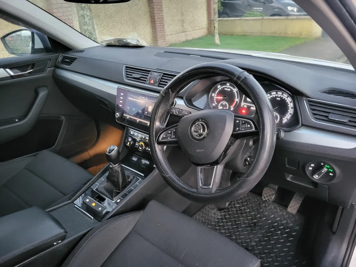 Skoda Superb 2018 - Image 2