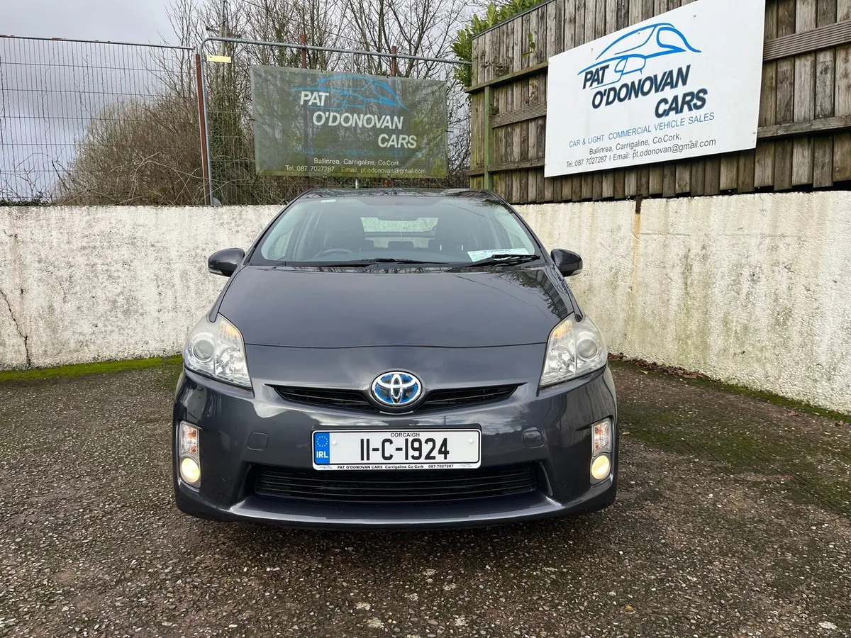 2011 Prius 👀very low mileage - Image 2