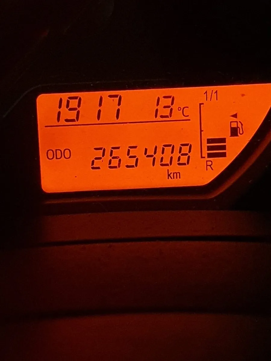 Toyota Yaris 2013 - Image 4