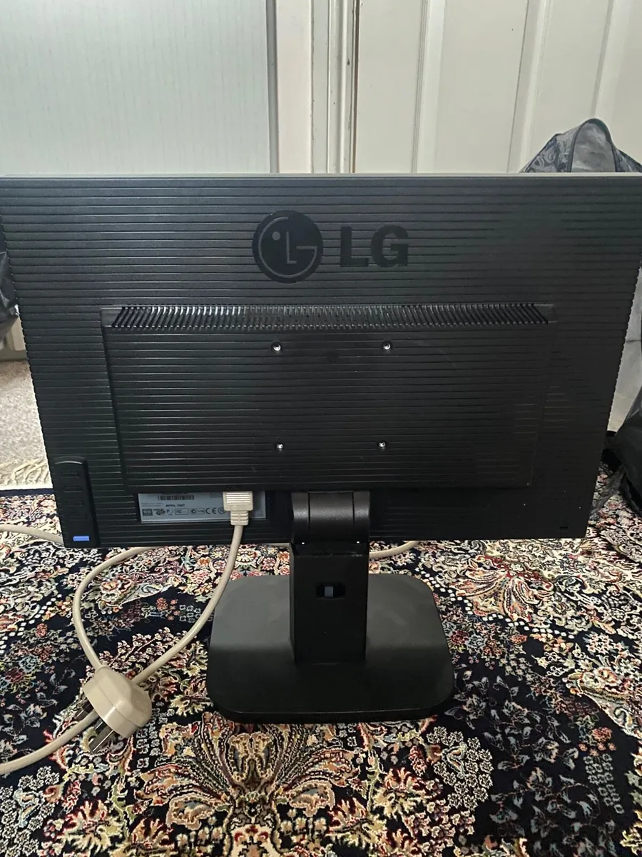 LG Flatron LCD Monitor - L192WS-SN - (19" ) - Image 2