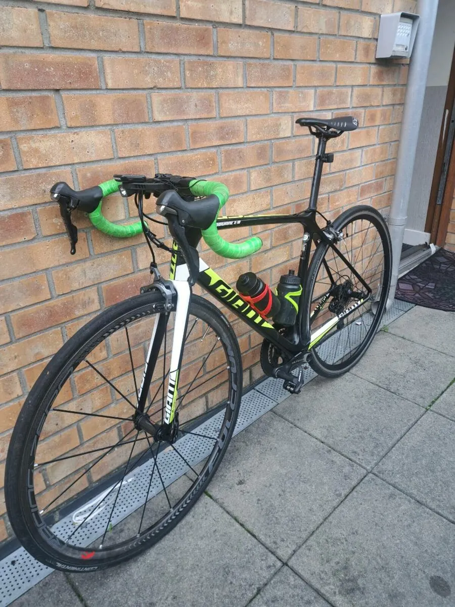 GIANT TCR ADVANCED ROAD BIKE. M SIZE. - Image 1