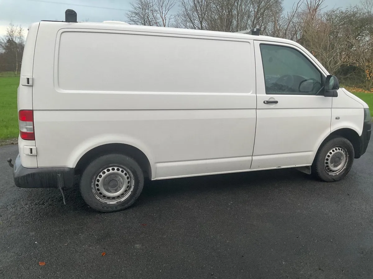 Volkswagen Transporter 2015 - Image 2