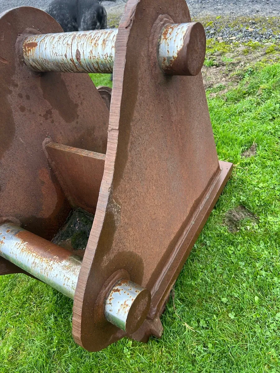 hammer cradles suit 30/ 40t diggers - Image 1