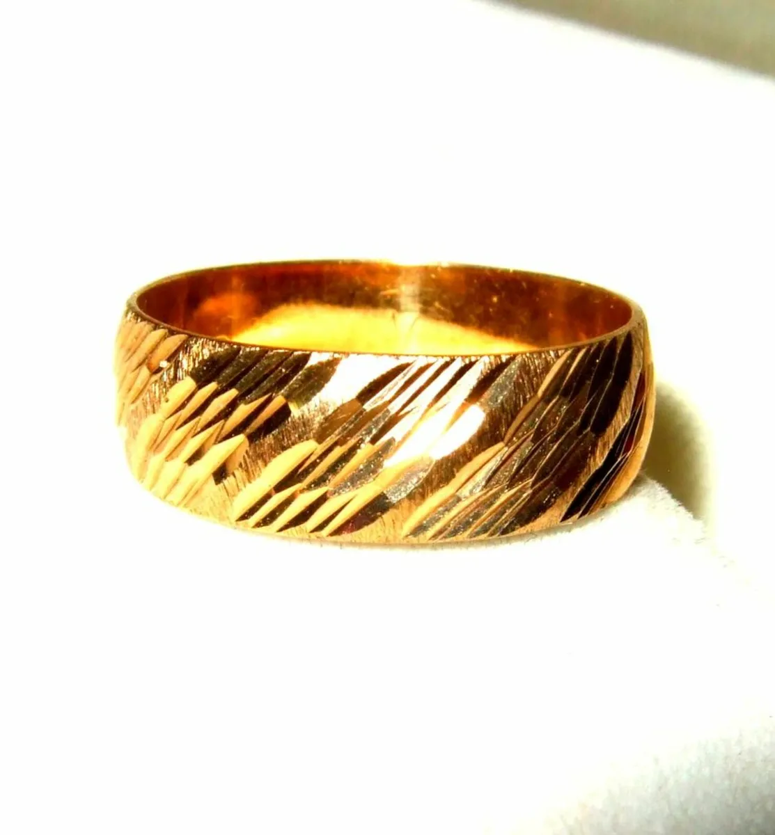 Vintage 9ct Gold Hallmarked Wedding Band - Image 2