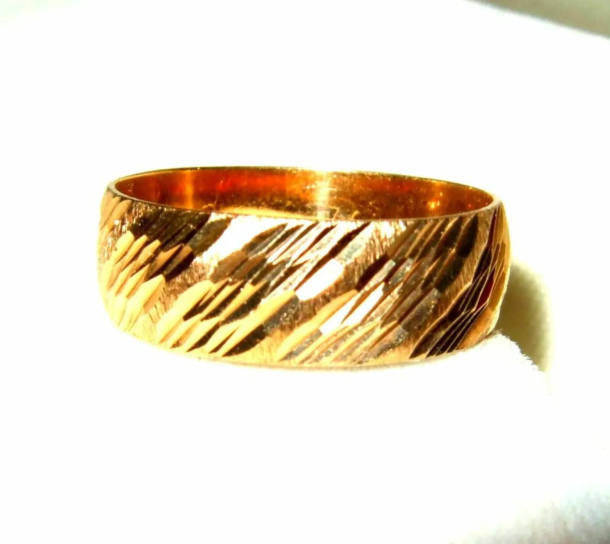 Vintage 9ct Gold Hallmarked Wedding Band - Image 4