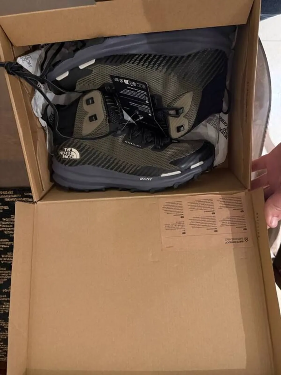 The North Face hiking boots - New - Image 4