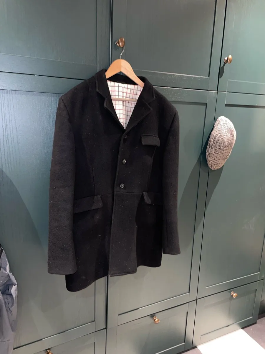 Black hunting jacket - Image 1