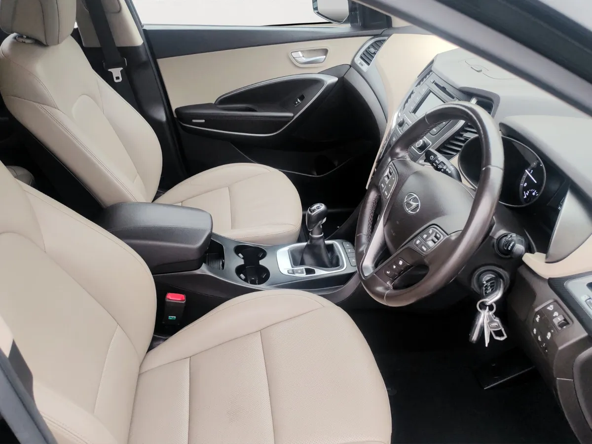 Hyundai Santa Fe 4x4 executive - Image 4