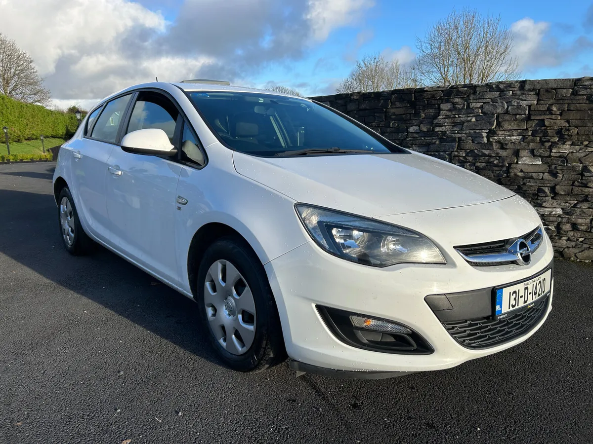 2013  Opel Astra 1.4 Petrol.. Very Low Mileage - Image 4