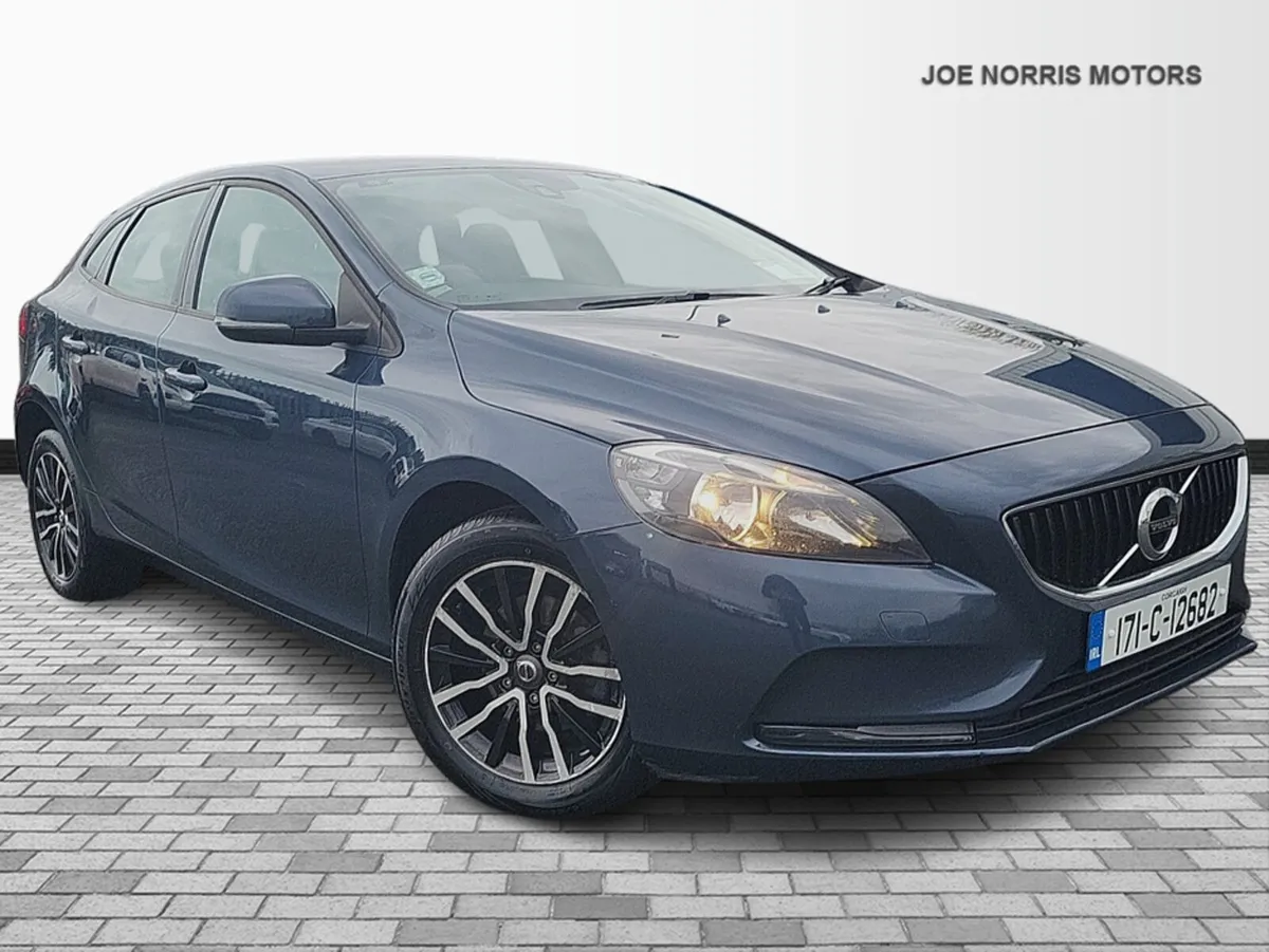 Volvo V40 D2 MOMENTUM ED 5DR - Image 1