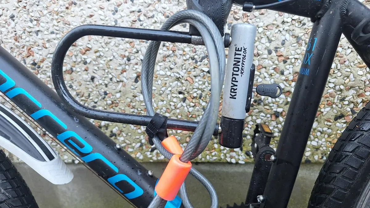 Mens bike with Kryptonite lock - Image 2