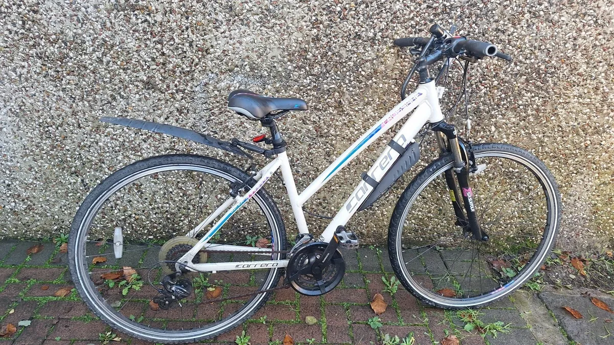 Womens bike + Kryptonite lock + pump + helmet - Image 2