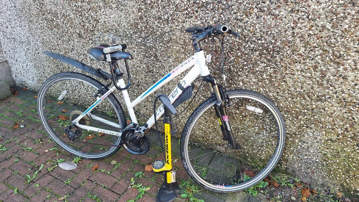 Womens bike + Kryptonite lock + pump + helmet - Image 3