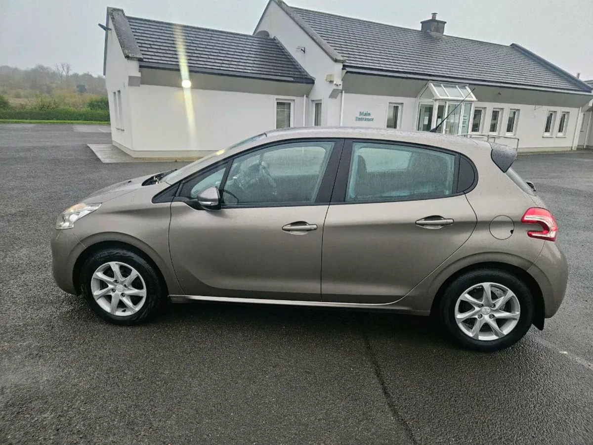 PEUGEOT 208 AUTOMATIC - Image 4