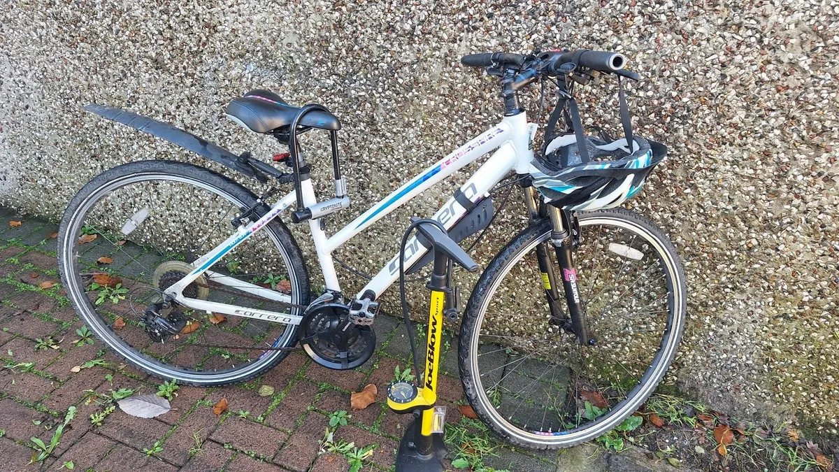 Womens bike + Kryptonite lock + pump + helmet - Image 1