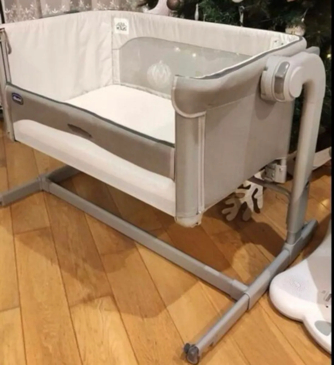 Chicco Next2Me Magic Evo bedside rocking crib - Image 1