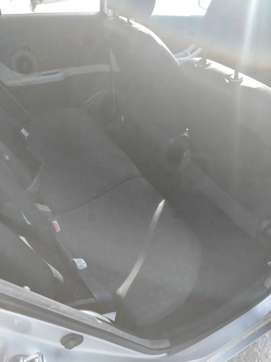 Toyota Yaris 2006 - Image 2