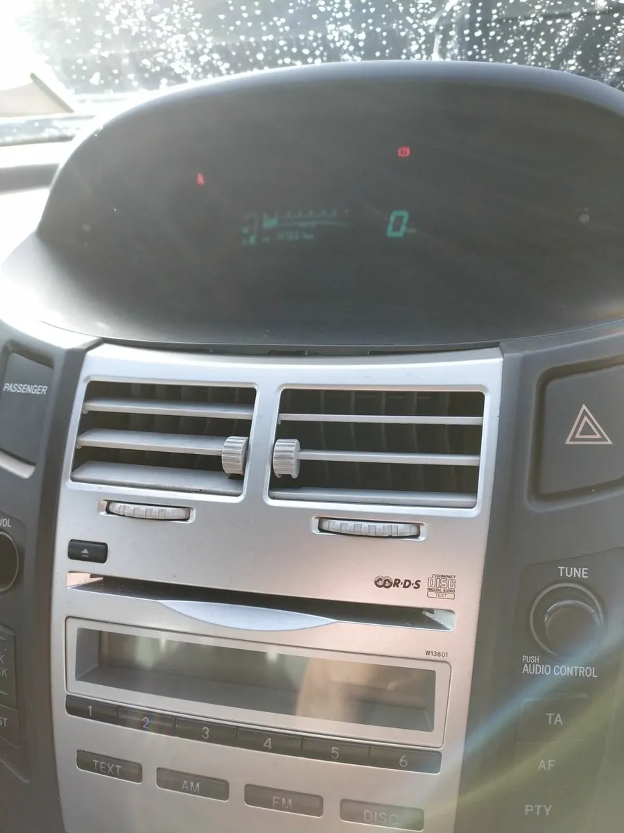 Toyota Yaris 2006 - Image 3