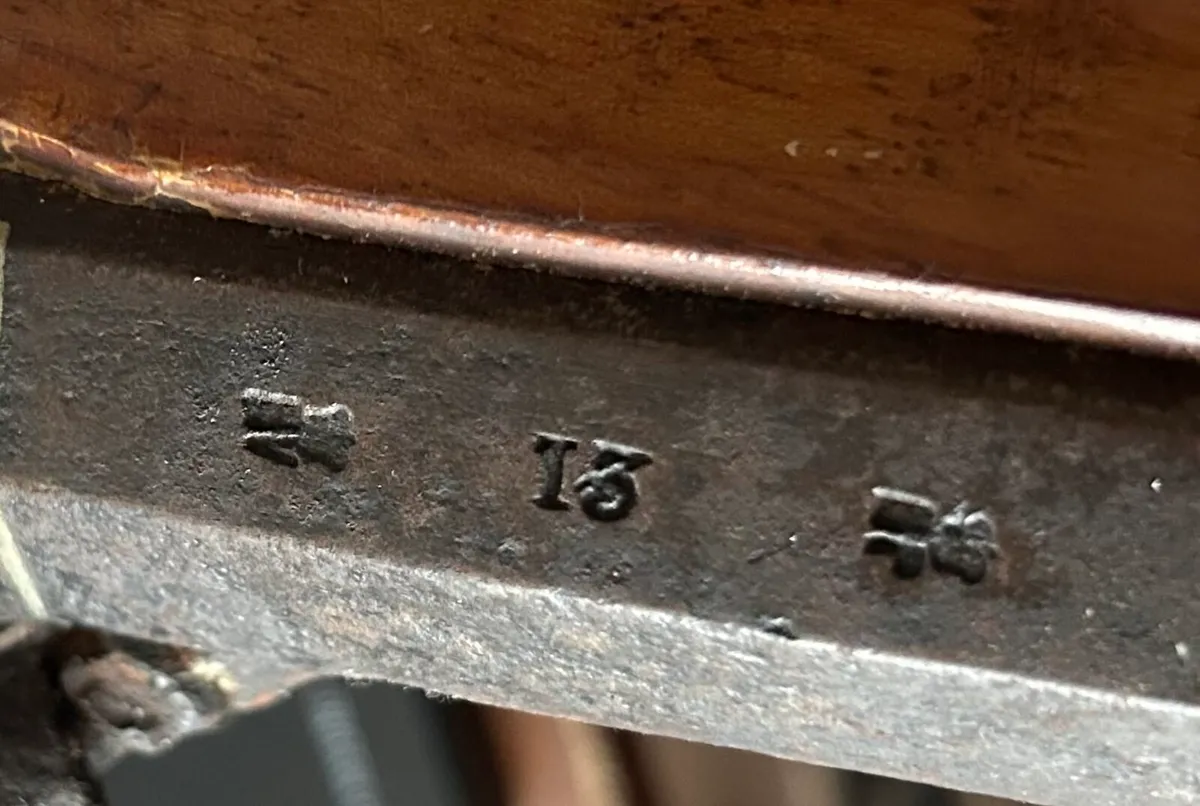 Antique muzzleloader wall hanger - Image 2