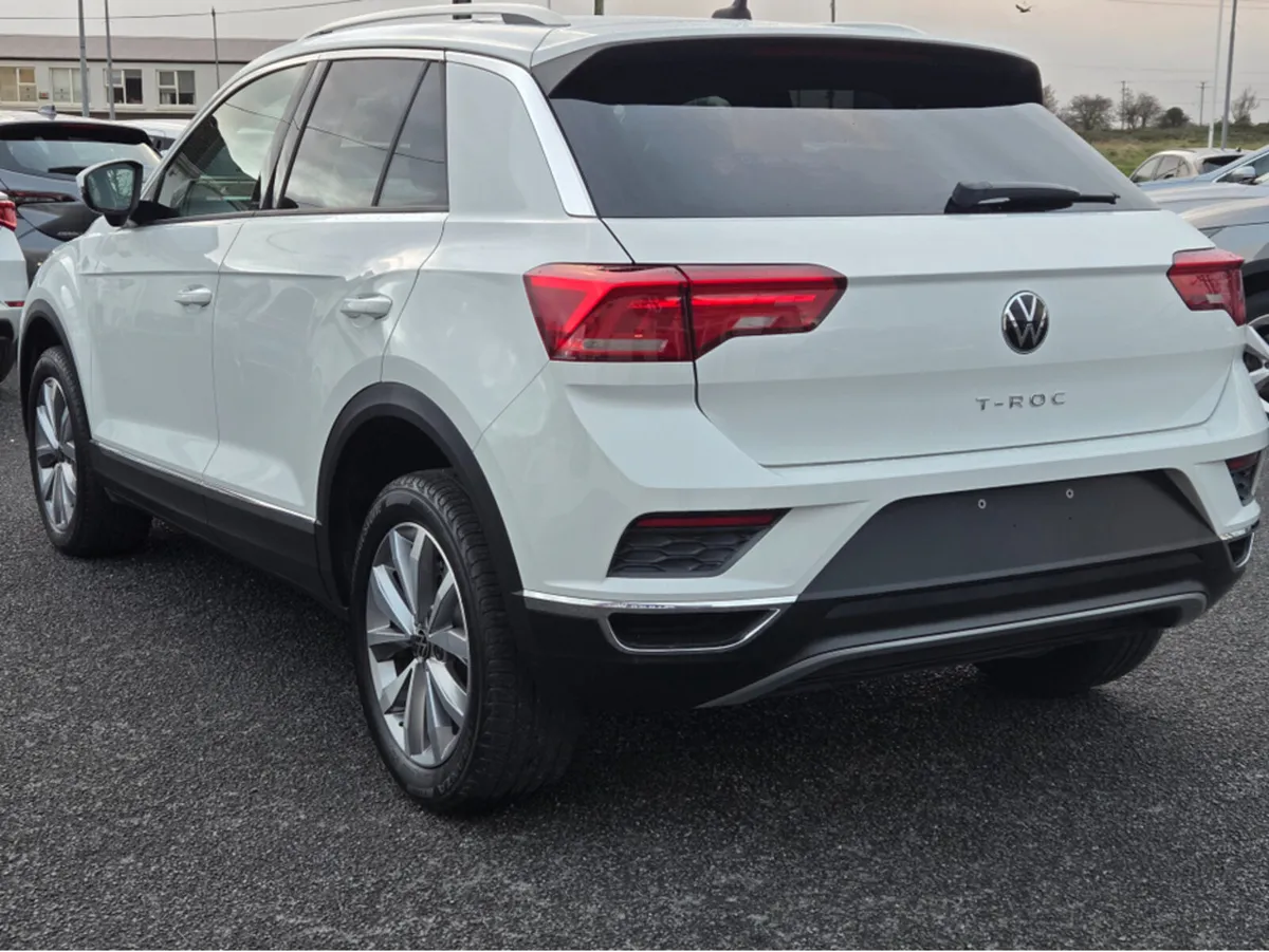 Volkswagen T-Roc 2.0 Diesel Auto. Style LOW MILEAG - Image 2