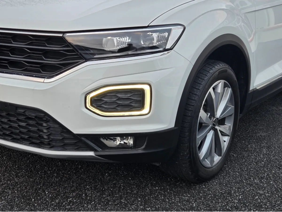 Volkswagen T-Roc 2.0 Diesel Auto. Style LOW MILEAG - Image 3
