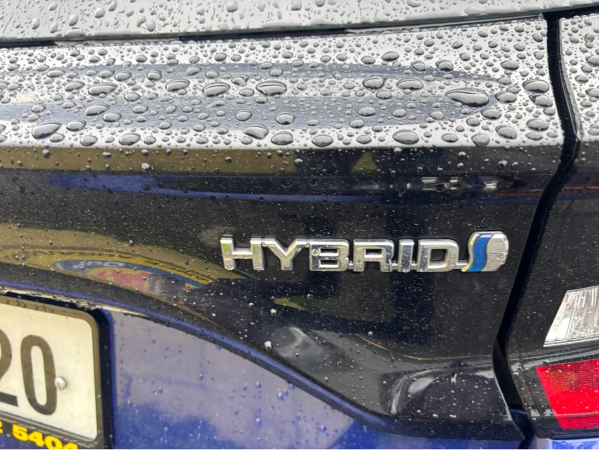 Toyota Yaris 1.5 HYBRID LUNA 4DR AUTO - Image 3