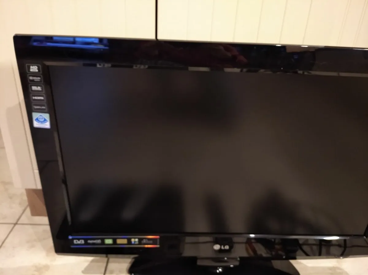 TV LG 32"+Sky box - Image 4
