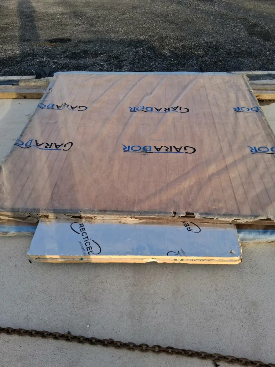 Garage door - Image 1