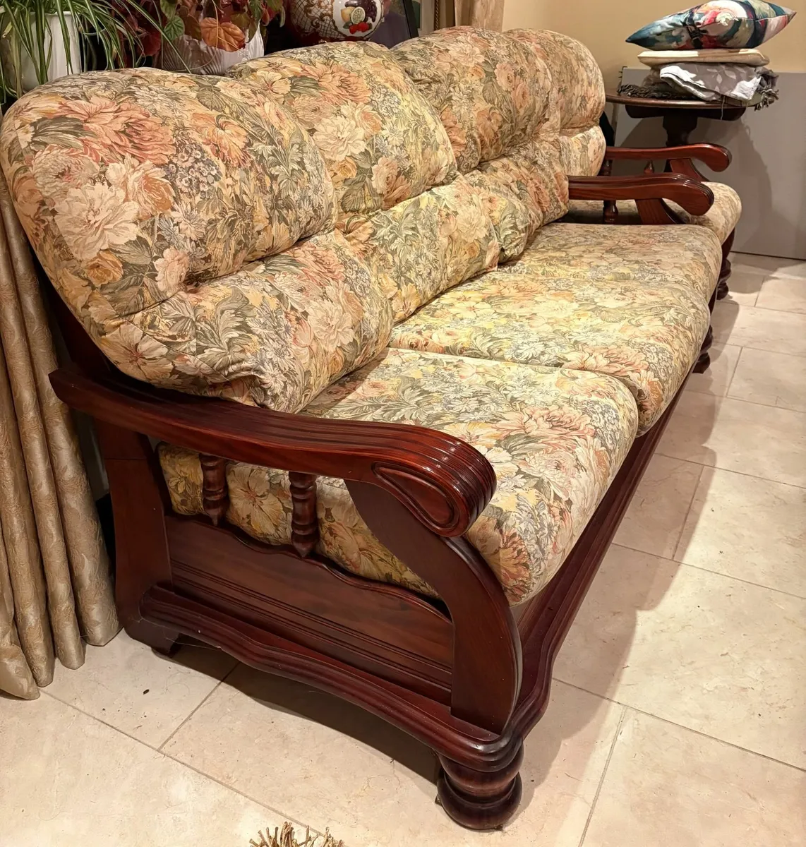 FREE suite of furniture - Image 3