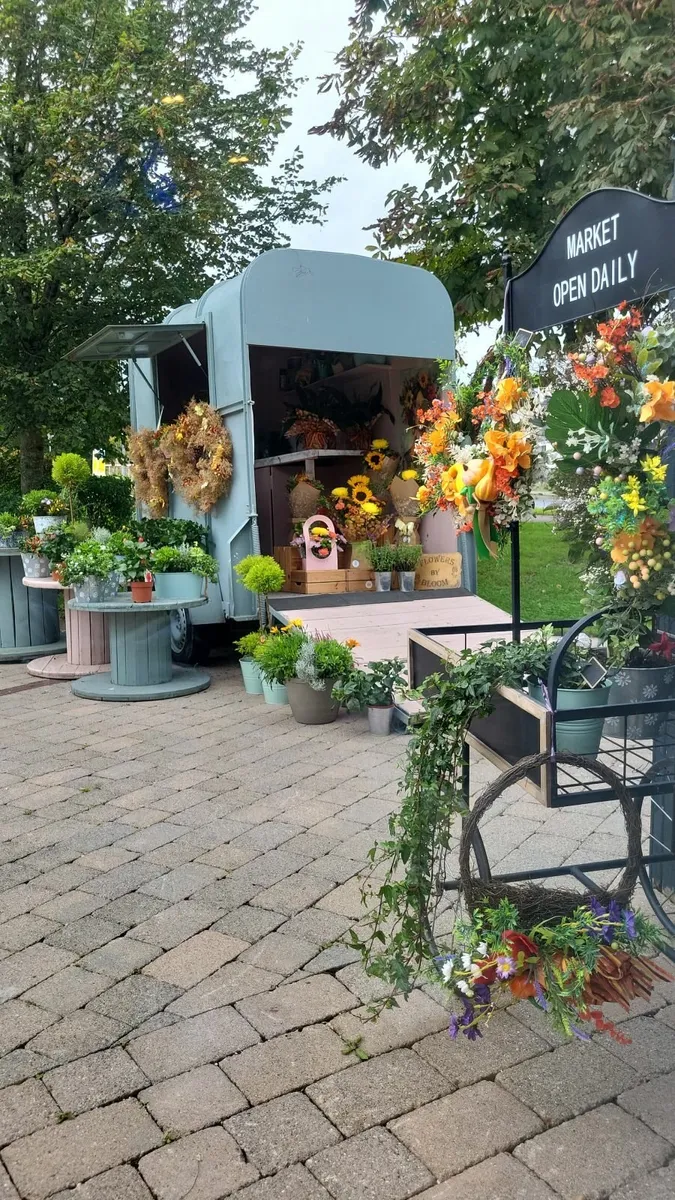 Horsebox coffee dock or florists - Image 2