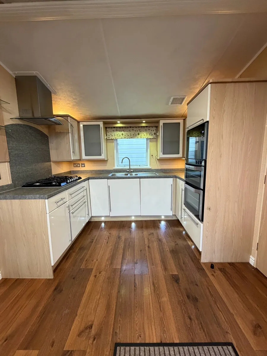 Willerby Vogue Connissiour 42 x 13.6 / 2 Bedroom - Image 2