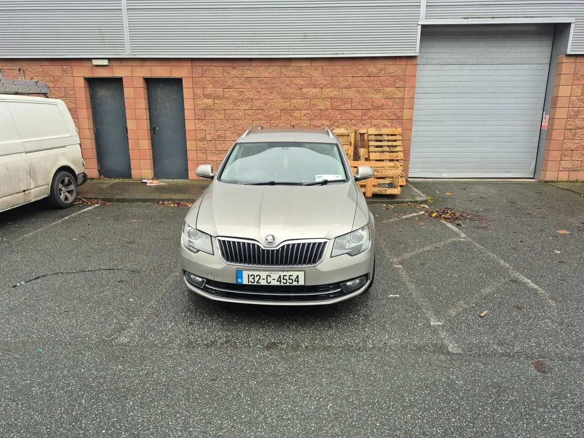 Skoda Superb 2013 - Image 2