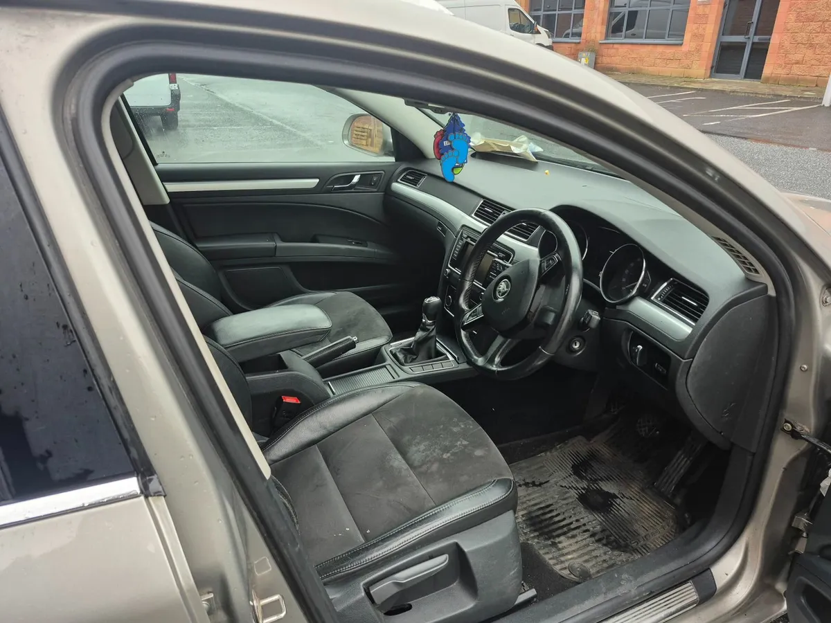 Skoda Superb 2013 - Image 4