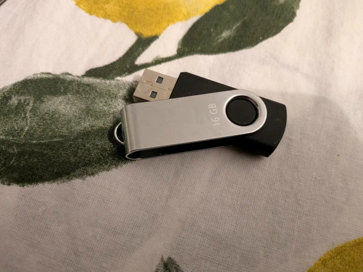 Flash drive 16 gb - Image 1