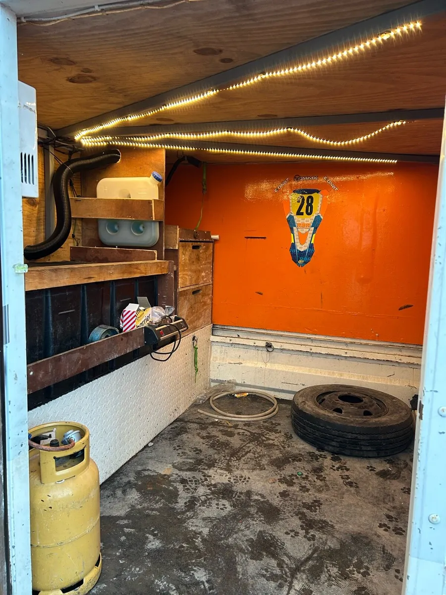 Mercedes camper - Image 4